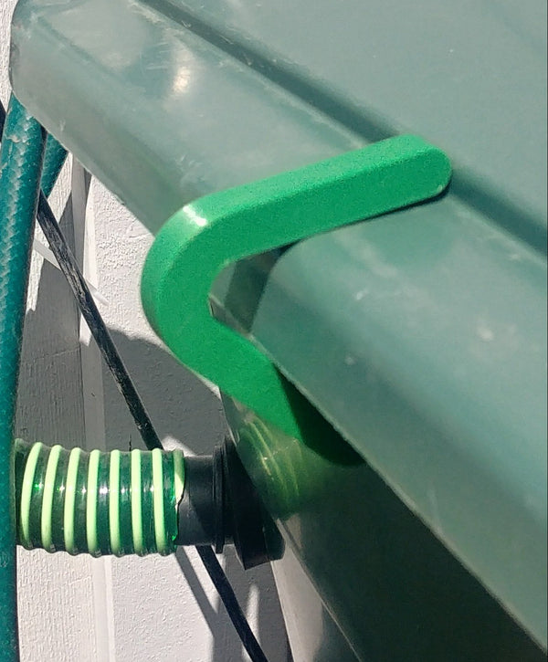 Rain barrel clamp for lid